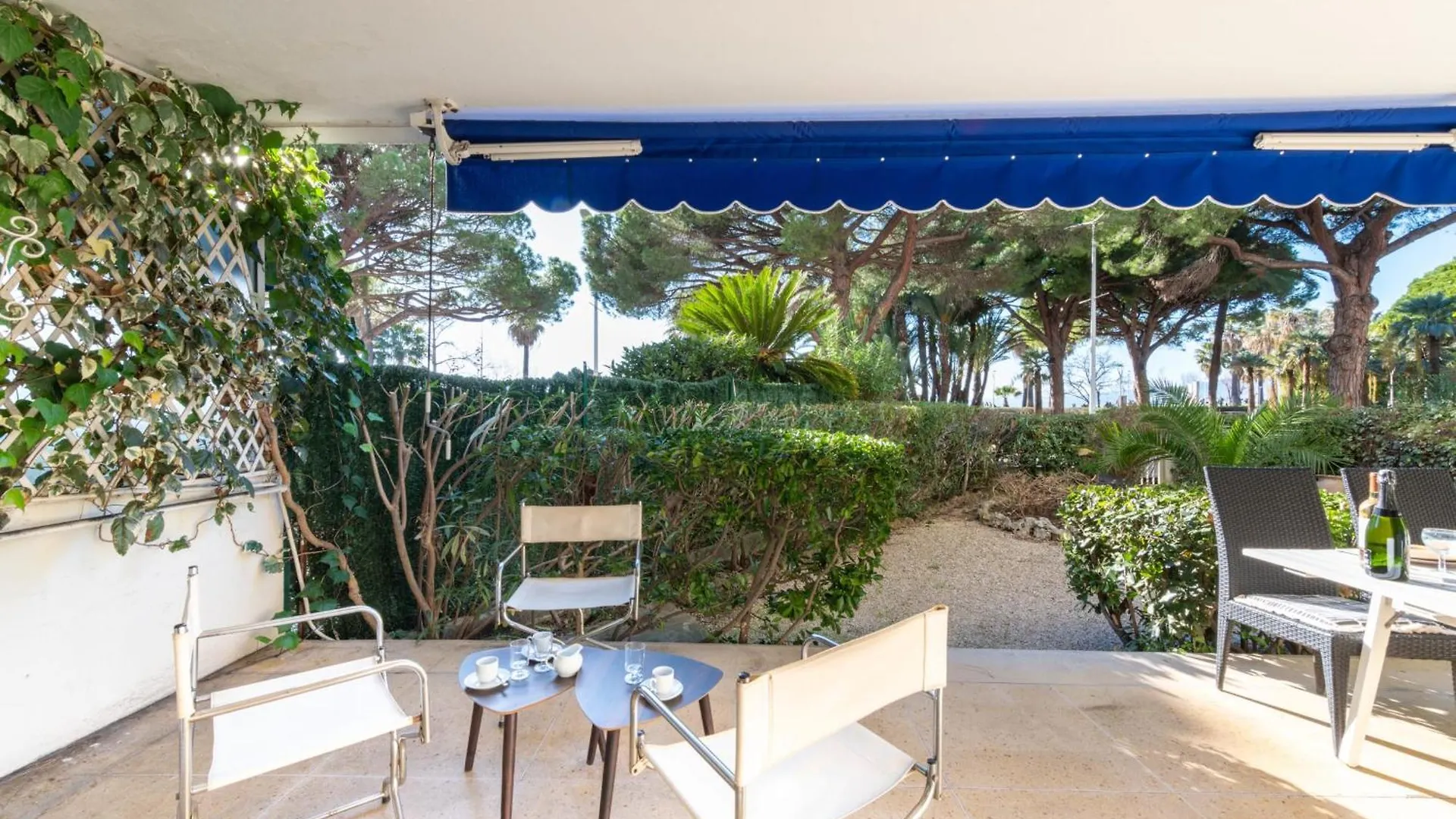 Garden-Level Apartment In Palm Beach With Garage Cannes Frankreich