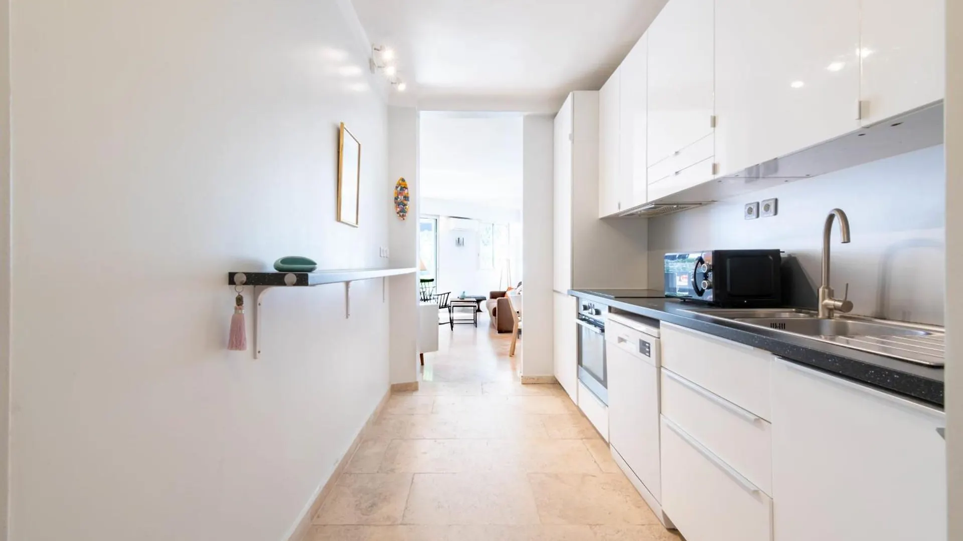 Garden-Level Apartment In Palm Beach With Garage Cannes 0*,