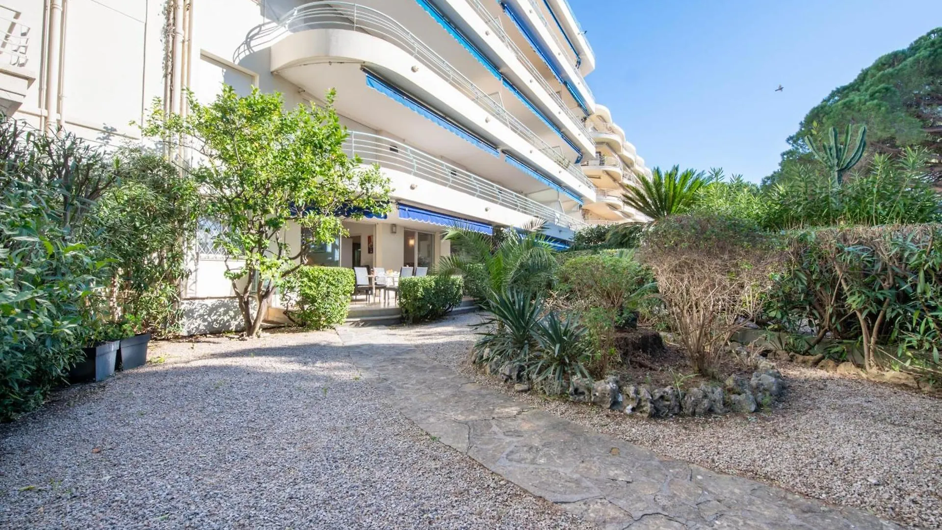 Garden-Level Apartment In Palm Beach With Garage Cannes 0*,