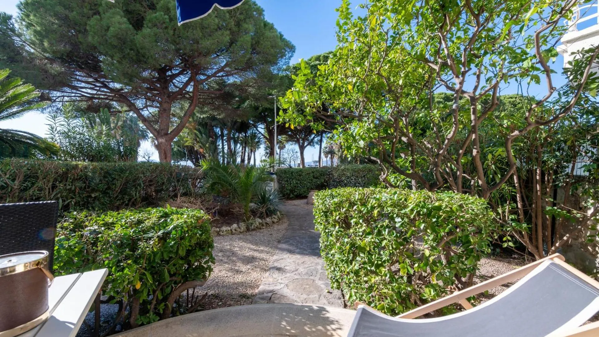 Garden-Level Apartment In Palm Beach With Garage Cannes 0*,  France