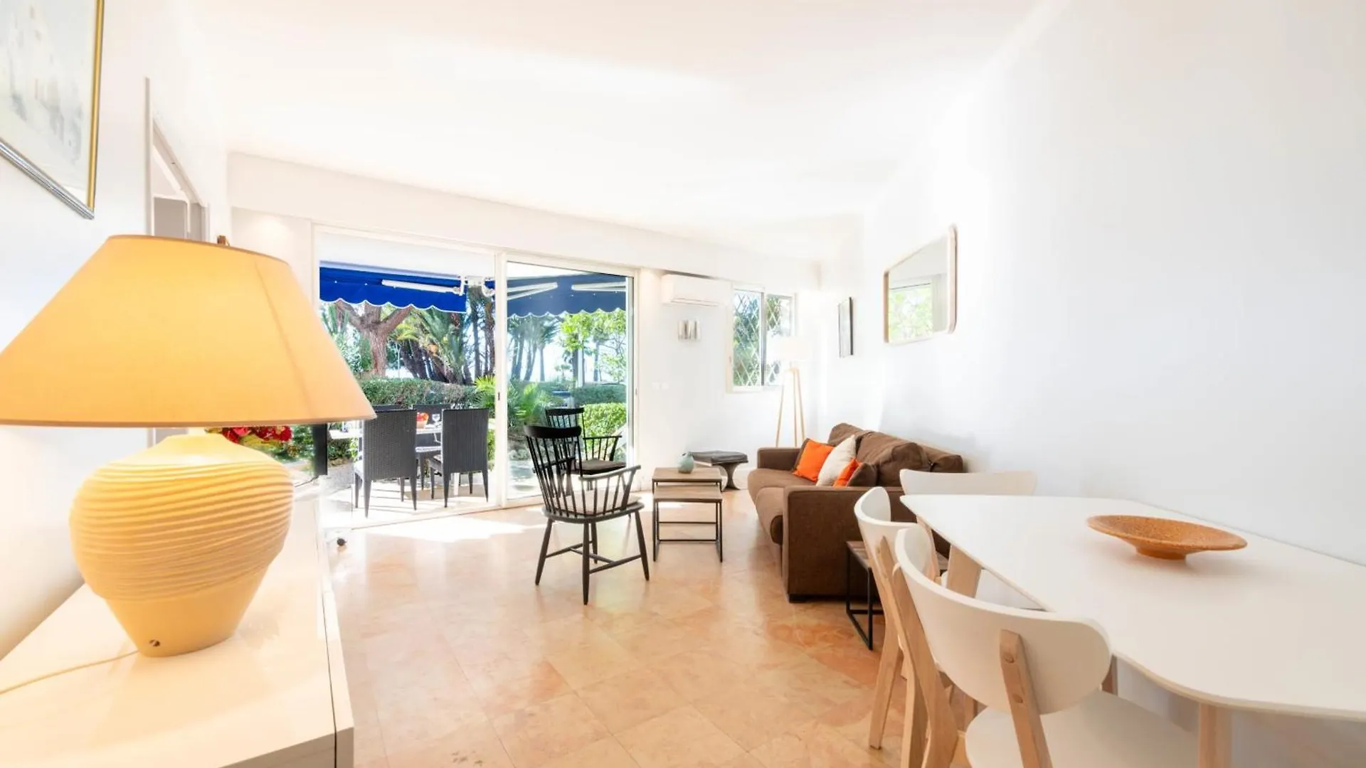 Garden-Level Apartment In Palm Beach With Garage Cannes