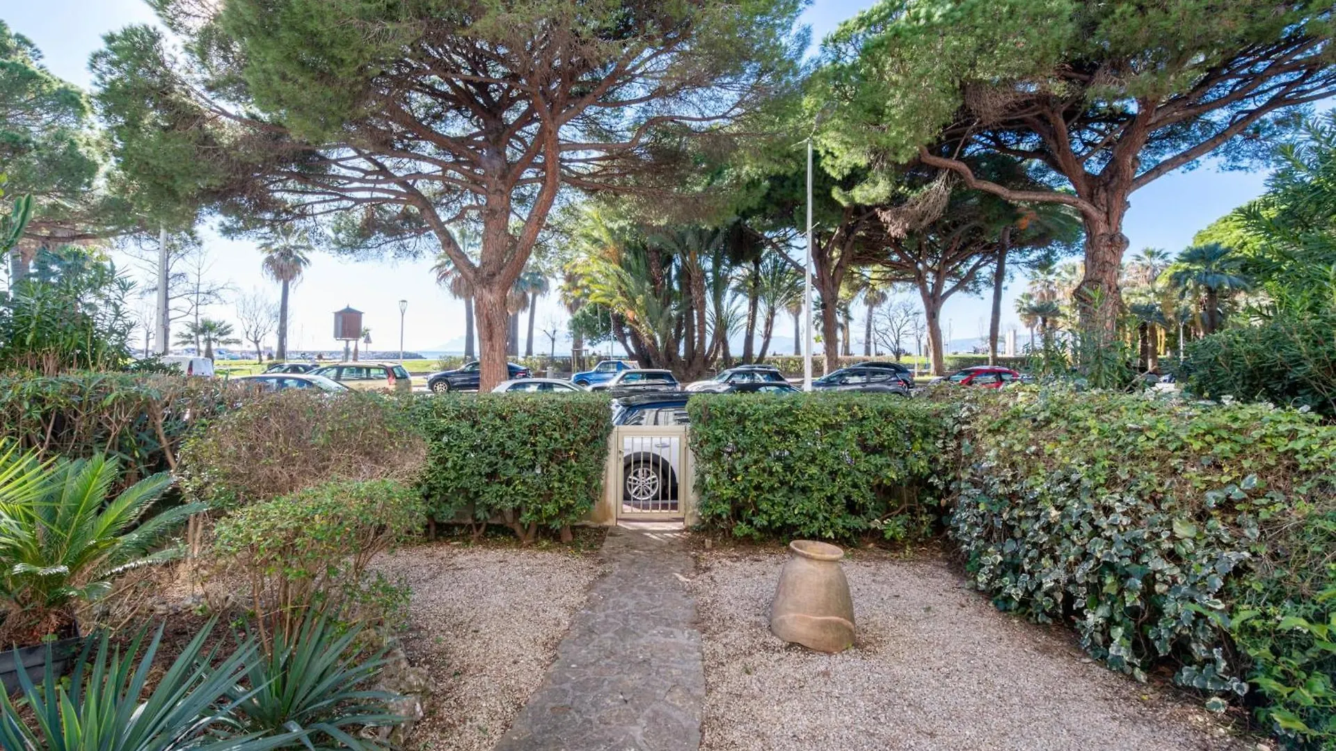 Garden-Level Apartment In Palm Beach With Garage Cannes 0*,